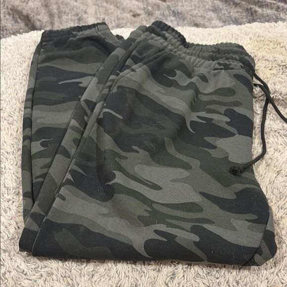 Wild Fable Green and Gray Joggers - Picture 1 of 3